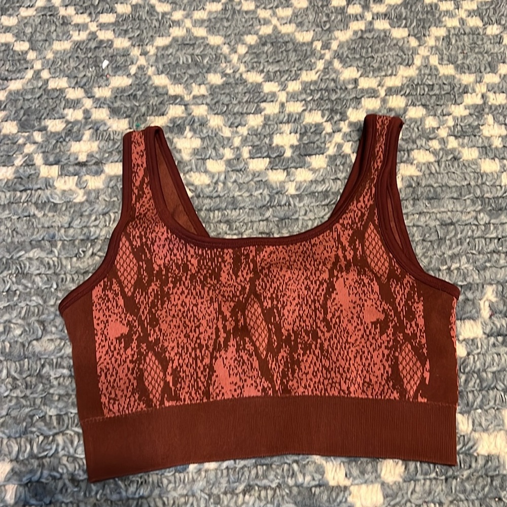 Fabletics Red Snake-Print High-Waist Leggings & Sports Bra Set - Picture 7 of 9